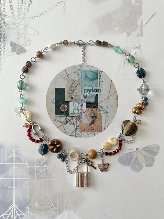 beabadoobee pylon necklace