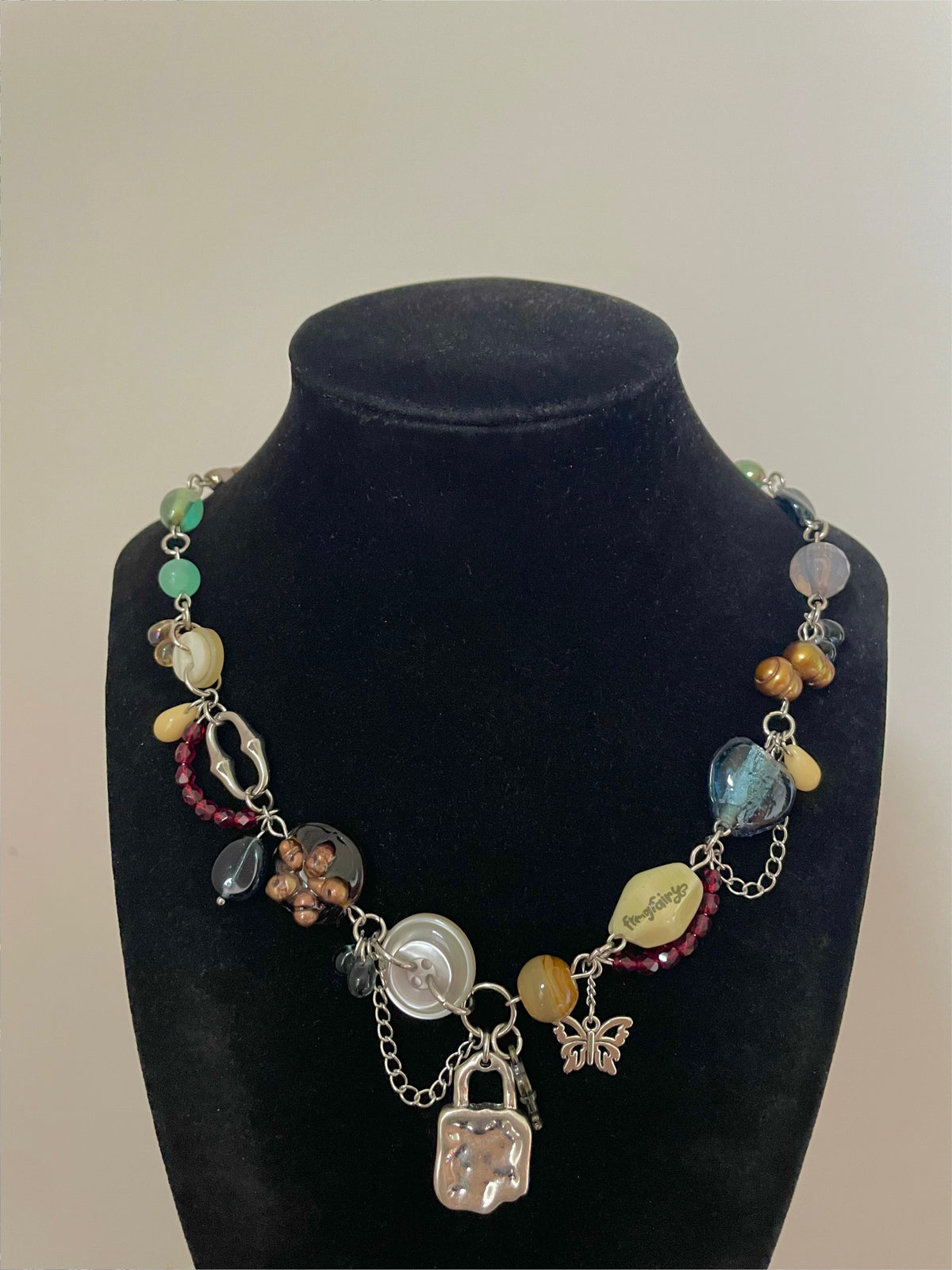 beabadoobee pylon necklace