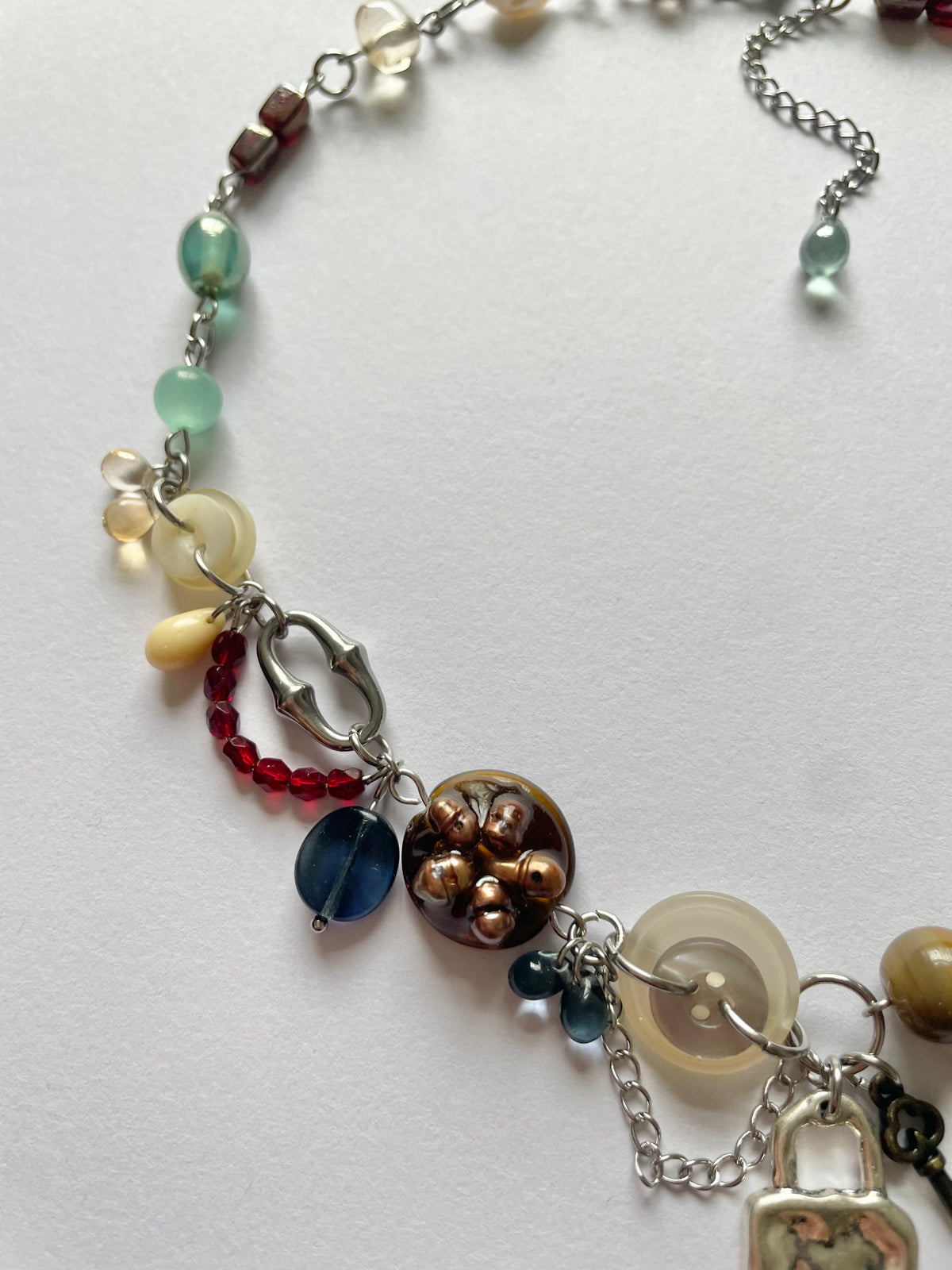 beabadoobee pylon necklace
