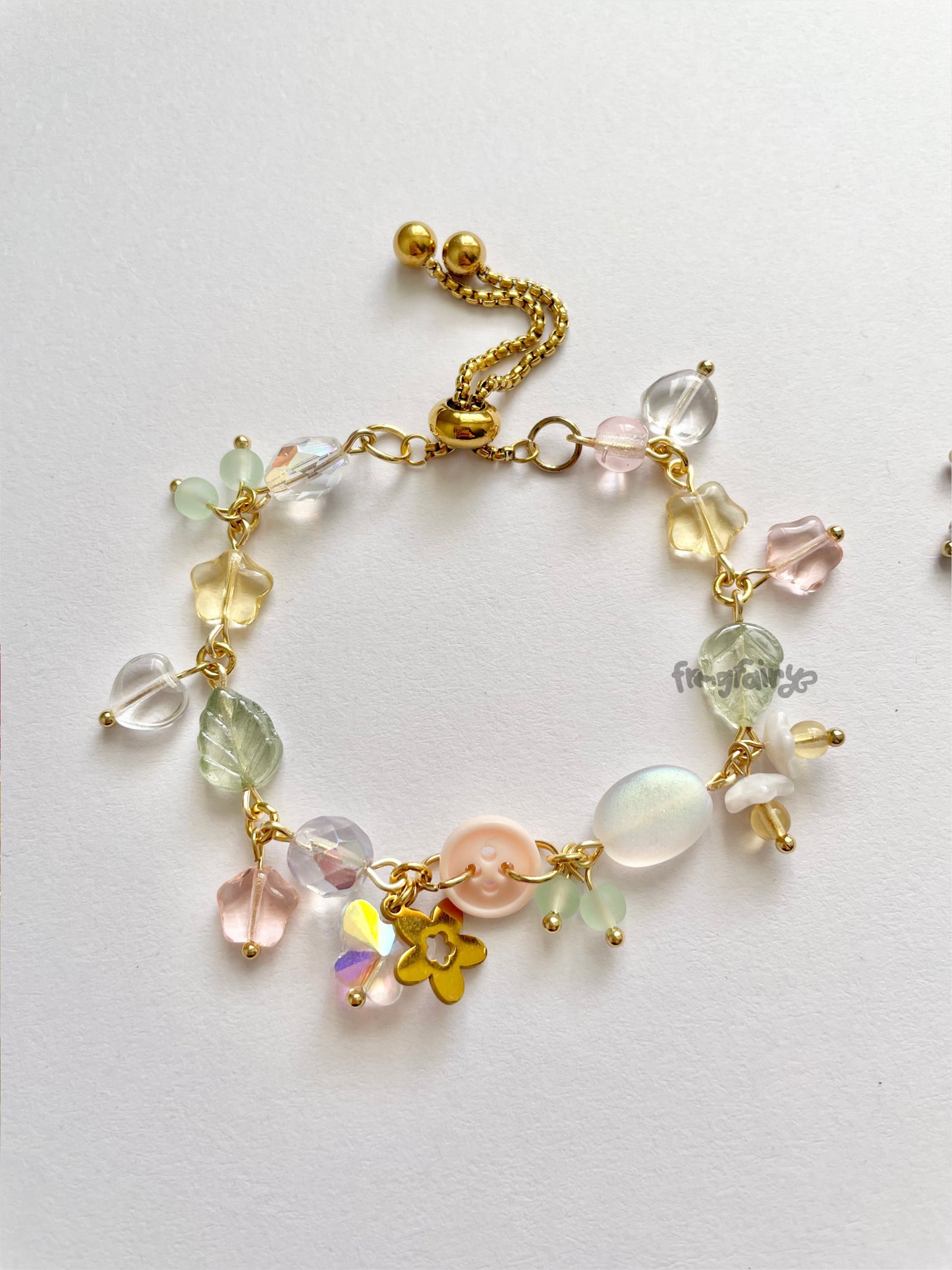 assorted brackets (gold)